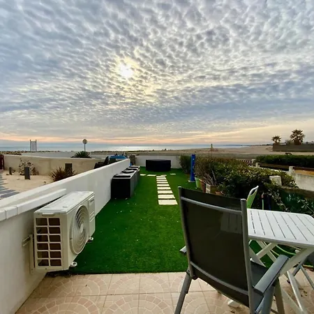 The Sea Front-t3 Facing The Seacanal With Air Conditioning Holiday home *
